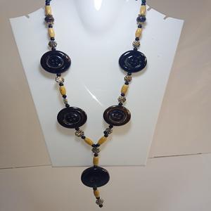 Venta al por mayor collar de cuentas de resina de moda para mujeres cadenas de cuentas amarillas negras con circón perla diamante estilo religioso cristiano - Product Image 1