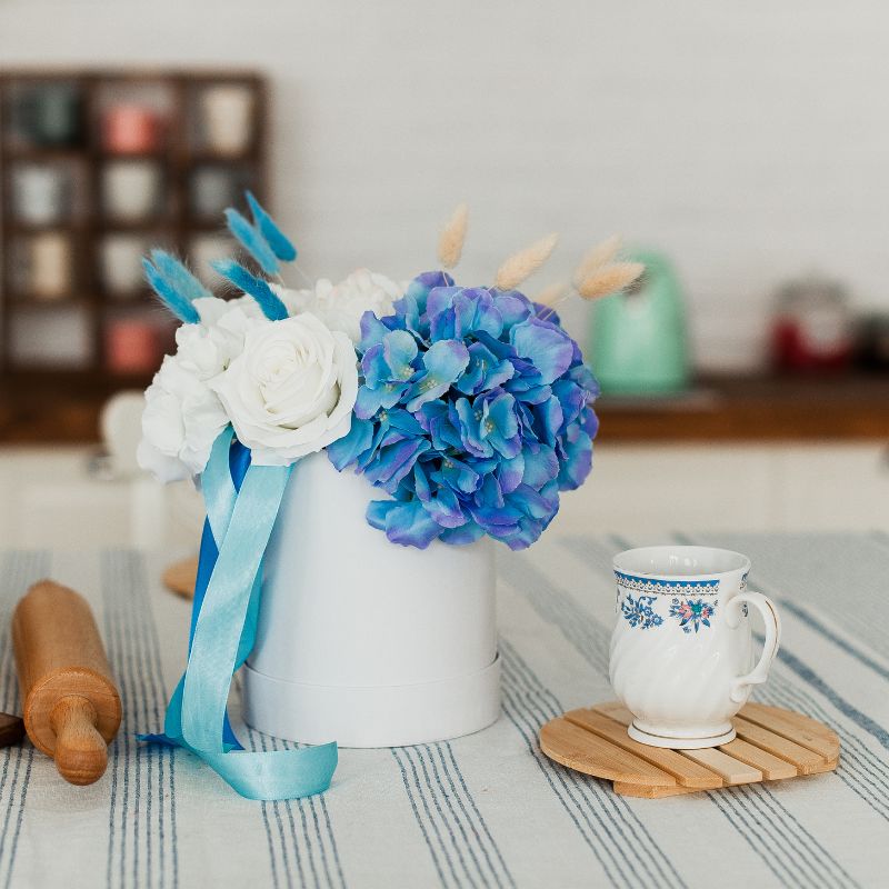 favour boxes with flower decor