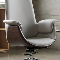 Chaise de bureau exécutive ergonomique en cuir PU, pivotante et réglable, avec base chromée, pour un siège de bureau moderne