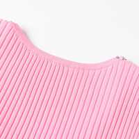 Haut en maille élégant pour femme avec strass, col et manches évasées, ourlet peplum, coupe ajustée