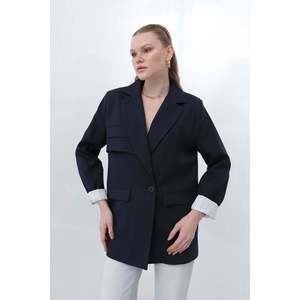 เสื้อเบลเซอร์ผู้หญิง สีดำ สีเอครู ผ้าวอร์สเตด กันยับ ดีไซน์มีกระเป๋า แต่งแถบลาย แขนยาว - Product Image 2