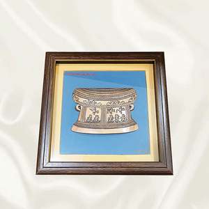 Placa Conmemorativa de Guerreros Tallada a Mano en Metal de Cobre Antiguo con Grabado Elegante - Product Image 4