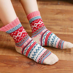 Lot de 5 paires de chaussettes en laine tricotée douces et chaudes pour femmes, style vintage, hiver, épaisses, multicolores, taille unique, cadeaux promotionnels - Product Image 3