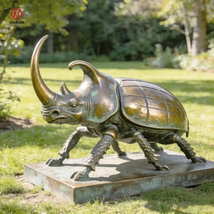 Escultura de Escarabajo Rinoceronte de Bronce Grande HADUN, Decoración Artística de Insecto Realista para Jardín, Parque y Paisajismo - Product Image 1