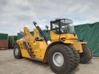 Équipement de levage : Reach Stacker 45 tonnes SRSC45H2, grue mobile à commande frontale pour la manutention de conteneurs portuaires