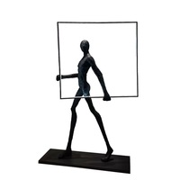 Lampadaire moderne sculpteur boule de verre homme et femme en résine Lampadaire LED d'angle de salon décoration d'art moderne