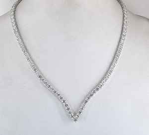 Collier tennis élégant en argent 925 plaqué rhodium avec moissanite ronde brillante de 4 mm, style V, idéal pour mariage, fête ou comme cadeau - Product Image 6