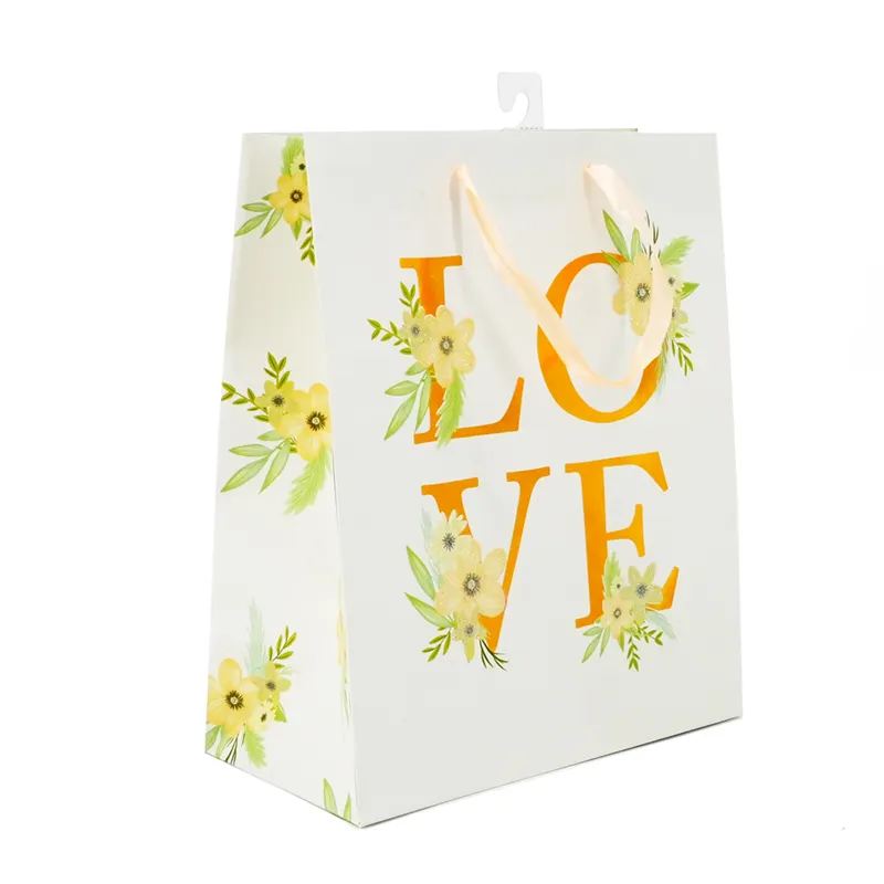 Vente en gros de sacs en papier imprimés personnalisés en carton pour cadeaux sacs en papier sac à provisions avec poignées en ruban