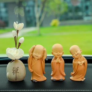Ruijie Little Monk, Adorno de Aromaterapia para Coche, Decoración de Resina para el Salpicadero, Set de Muñecos de Dibujos Animados Inspirados en el Zen - Product Image 2