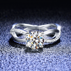 Un anillo entrelazado de 4 garras ideal para citas o reuniones combina un diseño elegante con un atractivo versátil para cualquier ocasión - Product Image 6
