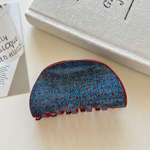 Pince à cheveux vintage tendance en acrylique et denim, couleur unie, pour le bain, style pince à griffes, support de cheveux en jean bleu - Product Image 5