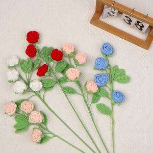Rosas de burbujas de cuatro cabezas tejidas a mano, flores artificiales de hilo creativas, decoración para sala de estar, regalo para el Día de San Valentín - Product Image 3