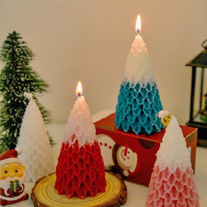 Velas Aromáticas con Aroma a Árbol de Navidad, Forma de Pirámide, Hechas a Mano con Cera de Soja, Decoración Navideña, Opción de Logotipo Personalizado, Regalo de Navidad - Product Image 1