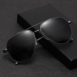 Gafas de Sol de Metal de Doble Puente para Hombre de Alta Gama, Nuevo Estilo de Verano, Lentes Polarizadas Negras, Suministro de Fábrica al por Mayor - Product Image 4