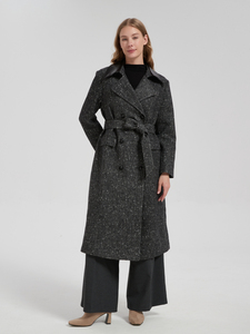 Nouvelle collection Automne-Hiver 2025 : <span class=keywords><strong>Poncho</strong></span> long gris pour <span class=keywords><strong>femme</strong></span> en laine mérinos style vintage 'Old Money' avec col en cuir et empiècements en laine/viscose - Product Image 3