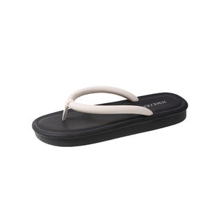 Sandales de plage élégantes et polyvalentes pour femmes, pour une utilisation en extérieur en été, avec design antidérapant, tendance et respirantes - Product Image 2