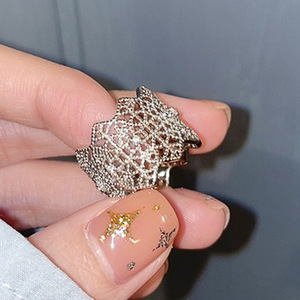 Anello Vintage in Pizzo Stile Palazzo, Elegante Fascia alla Moda per Feste, Serate e Outfit Quotidiani - Product Image 2