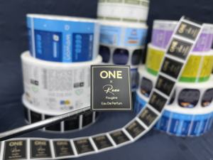 สติกเกอร์กันน้ำ กันน้ำมัน ทนทาน ผลิตจากวัสดุ PET ราคาโรงงาน รับผลิตตามแบบ สำหรับโทรศัพท์ แล็ปท็อป อุปกรณ์อิเล็กทรอนิกส์ จัดส่งรวดเร็ว - Product Image 5