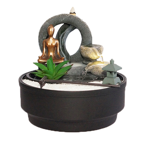 Fontaine de jardin <span class=keywords><strong>zen</strong></span> moderne avec porte-encens, <span class=keywords><strong>sable</strong></span> et râteau, figurine abstraite en bronze méditant et plante artificielle pour bureau - Product Image 1