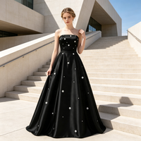 Robe de gala, robe de soirée à paillettes, robe de soirée sans manches en satin noir longue jusqu'au sol avec des perles florales