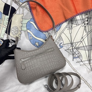 Sacs pour femmes au design tendance et personnalisable – Sac à bandoulière 100 % cuir de crocodile, sacs sous le bras à fermeture éclair tendance - Product Image 2