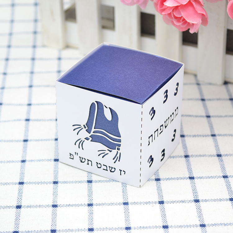 Scatola interna perla blu navy, manica bianca perla