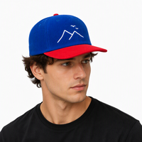 Casquette 5 panneaux non structurée en velours côtelé bleu avec bord rouge contrastant, logo brodé personnalisé, pour les vendeurs de marchés aux puces