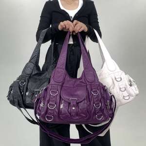 Bolso <span class=keywords><strong>de</strong></span> Hombro Estilo Motociclista Y2K para Mujer, Gran Capacidad, con Remaches, Estilo Urbano - Product Image 1