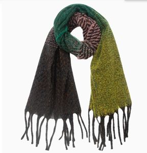 ผ้าคลุมไหล่ผ้าพันคอไล่ระดับสีสำหรับผู้หญิงในฤดูใบไม้ร่วงและฤดูหนาว - Product Image 4