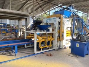 Nouvelle ligne de production de blocs de béton entièrement automatiques 8-15, machine hydraulique pour la fabrication de pavés creux, modèle 2026 - Product Image 2