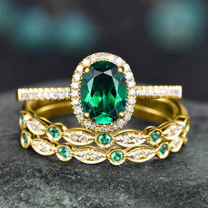 Anello di fidanzamento T0794 con smeraldo, montatura pavé in oro rosa, gioielli raffinati da donna, design floreale, diamanti taglio brillante rotondo - Product Image 4