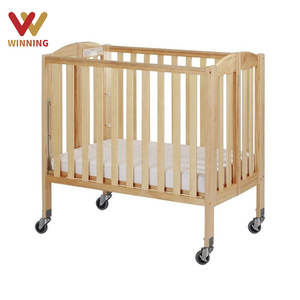 Lit préscolaire en <span class=keywords><strong>bois</strong></span> simple 3-en-<span class=keywords><strong>1</strong></span> berceau portable pliant avec roues pour la maternelle Montessori - Product Image 1