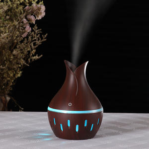 Mini Difusor de Aroma con Apariencia de Pétalos de Flores y Textura de Madera, Humidificador USB con Luz LED para Uso en Casa y Oficina - Product Image 2