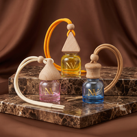 Bouteille de parfum pour voiture en verre coloré avec bouchon en bois naturel, diffuseur de parfum auto vide, petit flacon en verre à suspendre