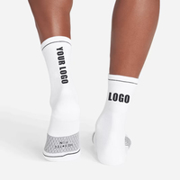 DESIGN GRATUIT & MOCKUP Design personnalisé Texte Sport Chaussette Crew Gym Chaussette athlétique Chaussettes de sport personnalisées pour hommes