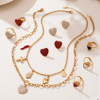 Magnifique ensemble de bijoux plaqué or 18 carats avec pendentif en zircon rouge en forme de cœur, collier ras du cou, boucles d'oreilles pendantes et bague