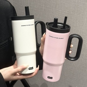 Tasse isolée en acier inoxydable 316 géante au design moderne Tasse à eau <span class=keywords><strong>de</strong></span> voiture <span class=keywords><strong>de</strong></span> grande capacité en paille pour les voyages Thermique chaude - Product Image 2