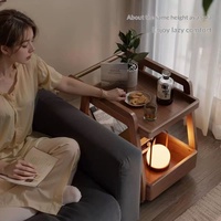 Mesa Auxiliar Moderna de Madera Maciza con Ruedas, Carrito Móvil para Sofá, Mesa Auxiliar con Ruedas, Carrito para el Lado de la Cama, Mueble Auxiliar para Sala de Estar, Almacenamiento