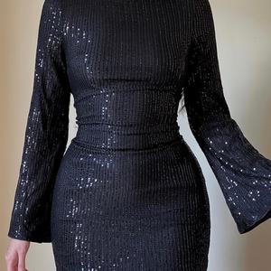 ชุดเดรสสั้นประดับเลื่อมสีทองแดงสุดเซ็กซี่แบบไร้สายสำหรับผู้หญิง ดีไซน์หรูหราทันสมัยเหมาะสำหรับงานเลี้ยงตอนเย็น - Product Image 2