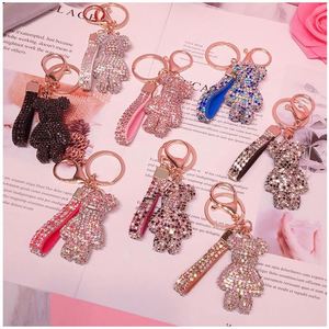 Porte-clés fantaisie en forme d'ours orné de strass et de diamants, avec sangle en cuir, pour clés de voiture ou pendentif de sac - Product Image 1