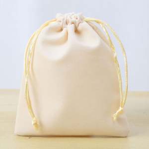 Petit sac à bijoux en velours écologique avec cordon de serrage, 7*9 cm, avec logo personnalisé estampé à chaud en or - Product Image 2