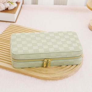 Venta al por mayor personalizable en forma de rectángulo de cuero de la PU caja organizadora de joyas elegante y sencilla caja de almacenamiento de viaje OEM disponible - Product Image 5