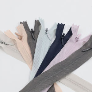 Échantillon de dentelle noire 25cm 8 #   Fermeture éclair invisible pour robe - Product Image 1