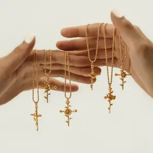 Pvd plaqué or titane acier 3d chaîne flore croix pendentif collier personnalisé cadeau d'anniversaire bijoux naissance fleur collier