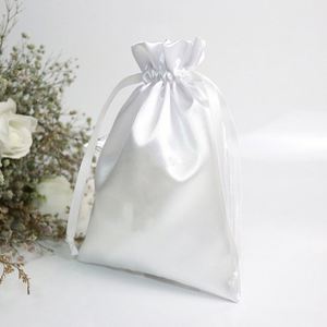 Pochette cadeau en satin blanc pour bijoux, foulards, perruques, vêtements, avec cordon de serrage en soie - Product Image 2