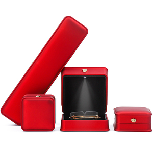 Wholesale Crown Modeling Lue <strong>Jewelry</strong> <strong>Box</strong> with Light Factory Handmade Red PU Leather Scatole Gioielli Con Led Personalizzate - Product Image 5