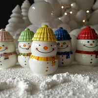 Vente en gros de bocaux à bougies bonhomme de neige en céramique de Noël personnalisés récipient cylindrique pot bol boîte à bougies décorative pour la maison