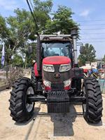 Le microtracteur robuste 1804 est équipé d'une cabine luxueuse et de phares de travail LED pour tracteur de 180 CV.