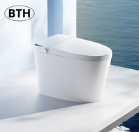 Toilette intelligente de luxe haut de gamme avec capteur de pied automatique, télécommande incluse, drainage en S, toilette intelligente monobloc