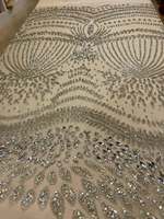 Tissu brodé de perles de cristal haut de gamme avec motif floral en dentelle, matériau de créateur pour robe de soirée, vêtement, textile